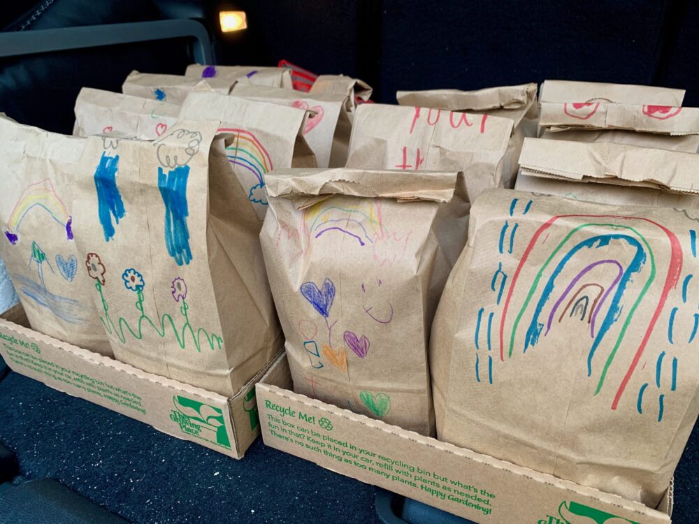 Children's drawing on lunch bags for local shelter - Raise kids who give back